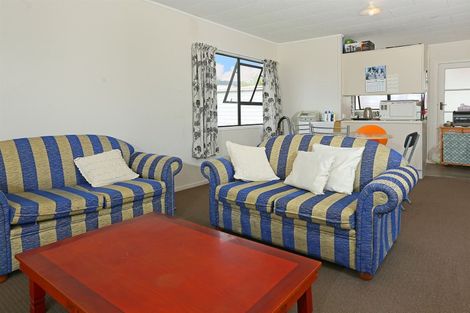 Photo of property in 4 Landsdale Place, Massey, Auckland, 0614