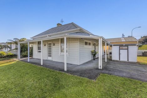 Photo of property in 2 Warre Street, Waitara, 4320