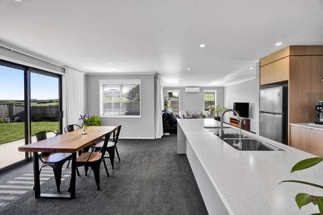 Photo of property in 32 Larlin Drive, Hawera, 4675