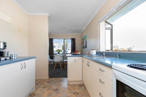 Photo of property in 25 Loughanure Place, Massey, Auckland, 0614