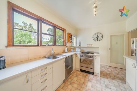 Photo of property in 1 Woodvale Grove, Fairfield, Lower Hutt, 5011