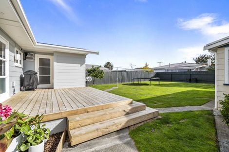 Photo of property in 18 Tararua Terrace, Cloverlea, Palmerston North, 4412