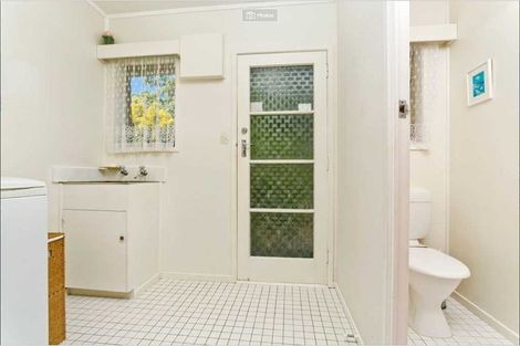 Photo of property in 2/4 Nea Place, Hillcrest, Auckland, 0627