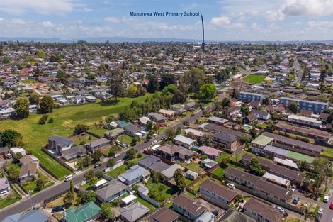 Photo of property in 102 Beaumonts Way, Manurewa, Auckland, 2102