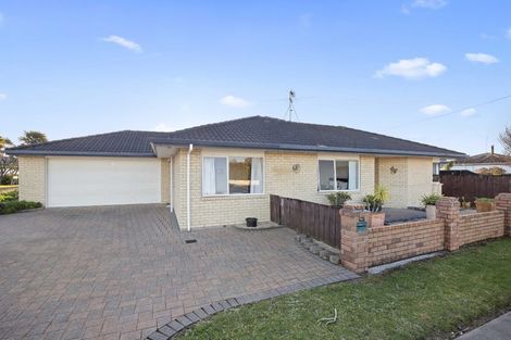 Photo of property in 42d Sandspit Road, Waiuku, 2123