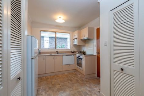 Photo of property in 5 Rewarewa Crescent, Waikanae, 5036