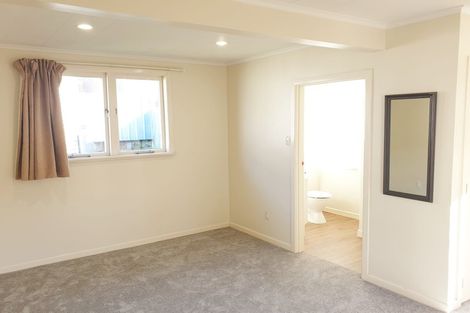 Photo of property in 1/64 Hogans Road, Glenfield, Auckland, 0629