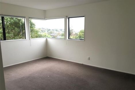 Photo of property in 2/5 Seaford Place, Murrays Bay, Auckland, 0630