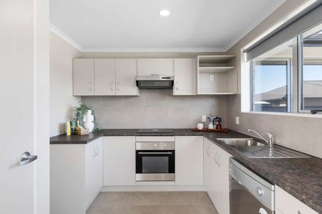 Photo of property in 16 Ripple Grove, Waiuku, 2123