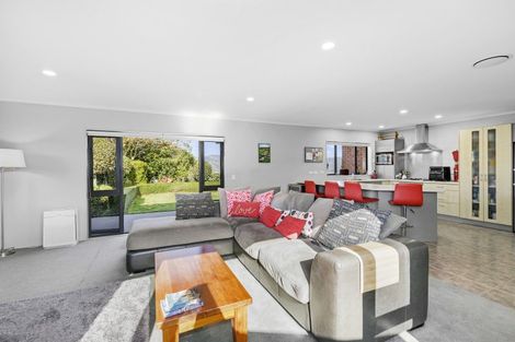 Photo of property in 17 Garrett Place, Riverstone Terraces, Upper Hutt, 5018