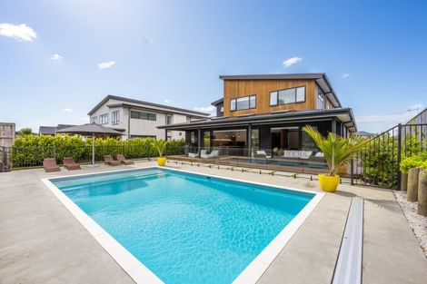 Photo of property in 19 Headsail Drive, Long Bay, Auckland, 0630
