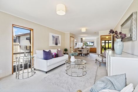 Photo of property in 2/13 Parramatta Place, Botany Downs, Auckland, 2010