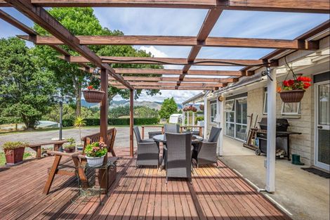 Photo of property in 213 Heatherlea Road East, Levin, 5571