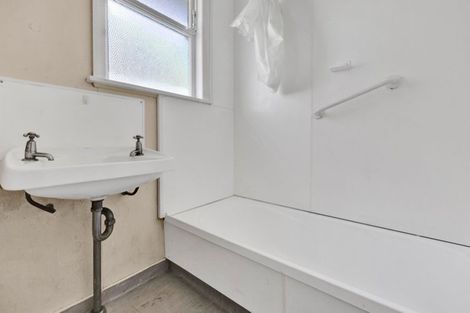 Photo of property in 63 Cook Street, Marfell, New Plymouth, 4310