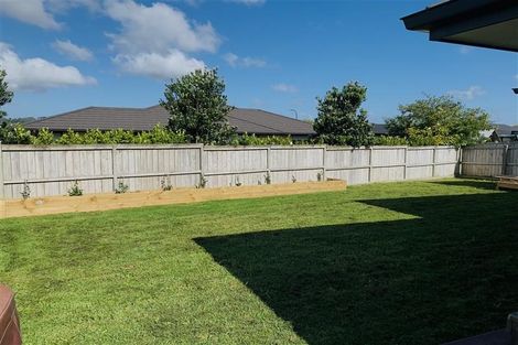 Photo of property in 9 Grove Way, Riverhead, 0820