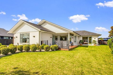Photo of property in 14 Topping Place, Whitianga, 3510