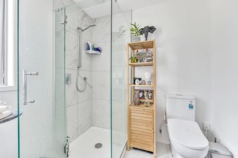 Photo of property in 2/24 Kelwyn Road, Kelston, Auckland, 0602