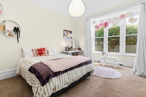 Photo of property in 8 Aikmans Road, Merivale, Christchurch, 8014