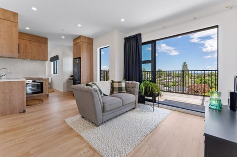 Photo of property in 402/553c Glenfield Road, Glenfield, Auckland, 0629