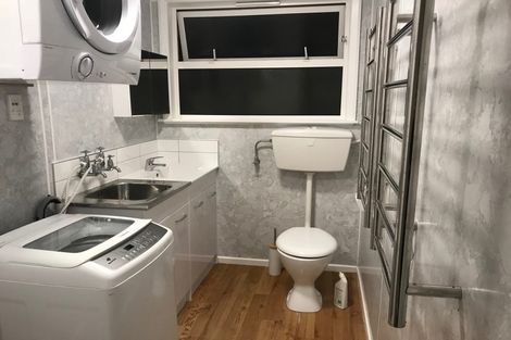 Photo of property in 118 Lyall Parade, Lyall Bay, Wellington, 6022