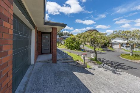 Photo of property in 30 Ginders Drive, Massey, Auckland, 0614