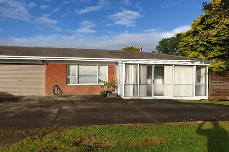 Photo of property in 211 Edmonton Road, Te Atatu South, Auckland, 0610