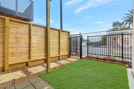 Photo of property in 6/1 Fruitvale Road, New Lynn, Auckland, 0600