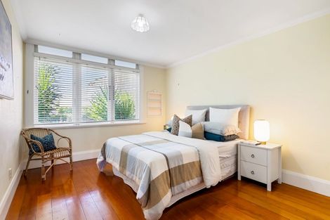Photo of property in 8 Tiri Road, Milford, Auckland, 0620