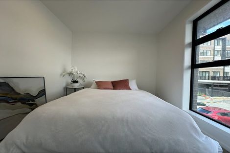 Photo of property in 62 Rauemi Way, Te Atatu South, Auckland, 0610