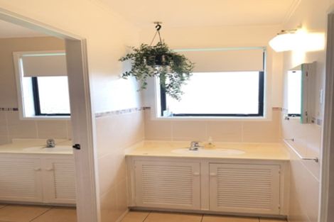 Photo of property in 14 Gwenand Place, Botany Downs, Auckland, 2010
