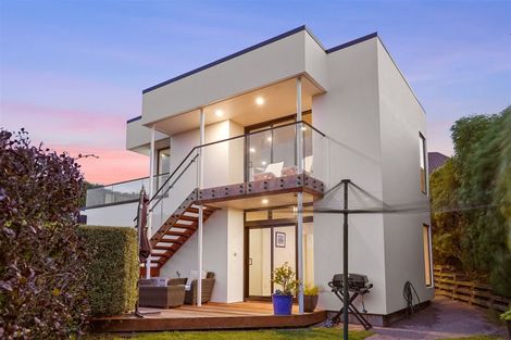 Photo of property in 2/11 Belleview Terrace, Mount Pleasant, Christchurch, 8081