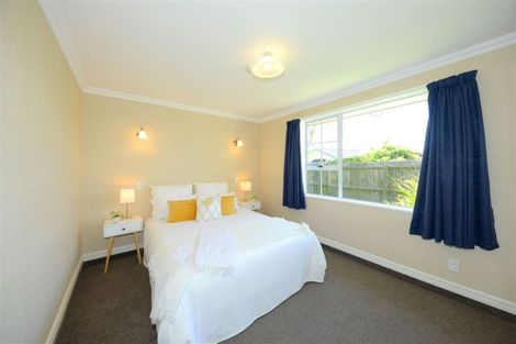 Photo of property in 2 Broadfell Avenue, Avonhead, Christchurch, 8042