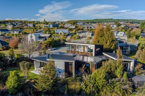 Photo of property in 3 Baker Grove, Wanaka, 9305