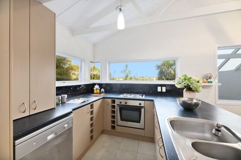 Photo of property in 6 Finn Place, Totara Vale, Auckland, 0629