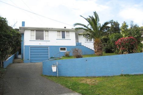 Photo of property in 28 Isabel Grove, Wainuiomata, Lower Hutt, 5014