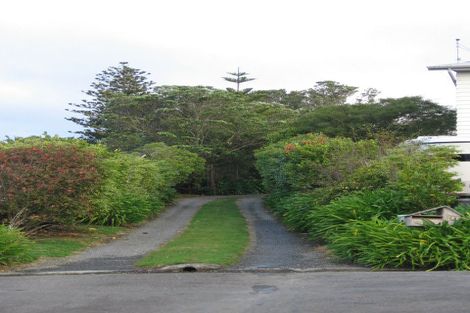 Photo of property in 10 Hillview Crescent, Paparangi, Wellington, 6037