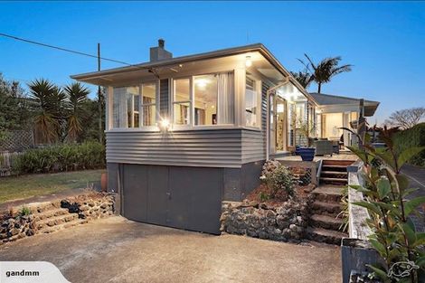 Photo of property in 90 Gloria Avenue, Te Atatu Peninsula, Auckland, 0610
