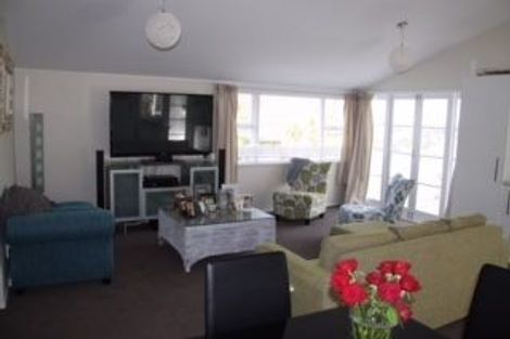 Photo of property in 2/46 Gulf View Road, Murrays Bay, Auckland, 0630
