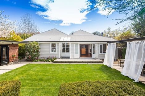 Photo of property in 42 Holly Road, St Albans, Christchurch, 8014