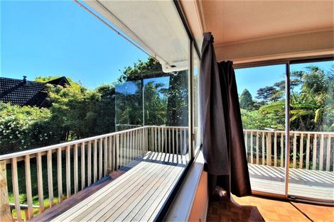 Photo of property in 28 Easton Park Parade, Glenfield, Auckland, 0629