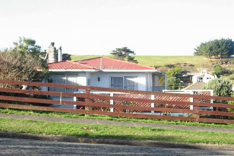 Photo of property in 14 Paenui Street, Titahi Bay, Porirua, 5022