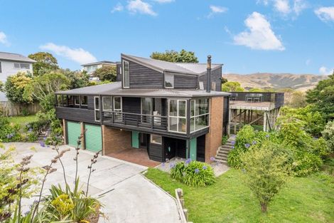 Photo of property in 6 The Track, Plimmerton, Porirua, 5026