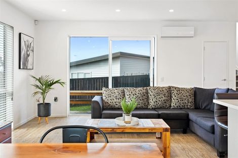Photo of property in 3 Joseph Kokich Avenue, Swanson, Auckland, 0614