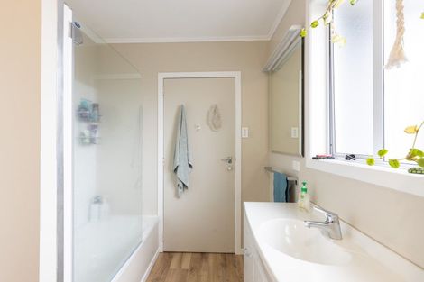 Photo of property in 18 Pukatea Street, Inglewood, 4330