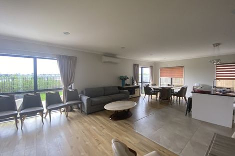 Photo of property in 9 Iwinuku Court, Wattle Downs, Auckland, 2103