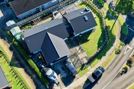 Photo of property in 2 Roseberry Place, Whitianga, 3510
