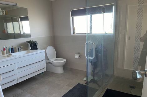 Photo of property in 2 Crispe Road, Clarks Beach, 2122