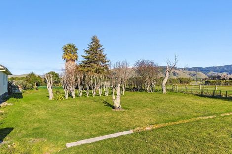 Photo of property in 931 State Highway 1, Te Horo, Otaki, 5581