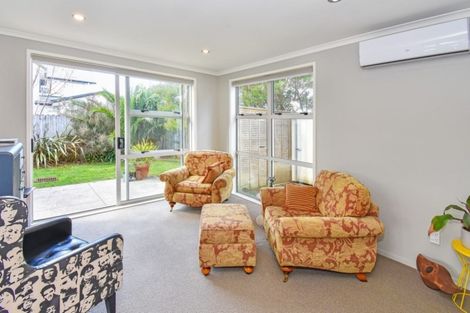 Photo of property in 11 Tarapiroe Avenue, Takanini, 2112