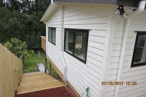 Photo of property in 5 Fernhaven Place, Massey, Auckland, 0614